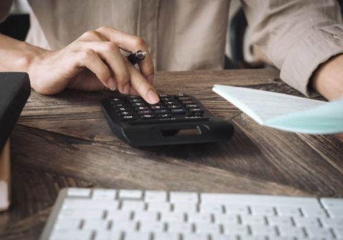 Nếu bạn đang mắc kẹt trong nợ nần hãy học cách tích lỹ và quản lý tiền bạc ngay hôm nay